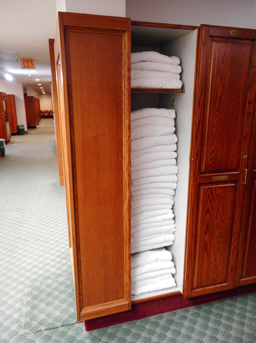 end locker towel storage03